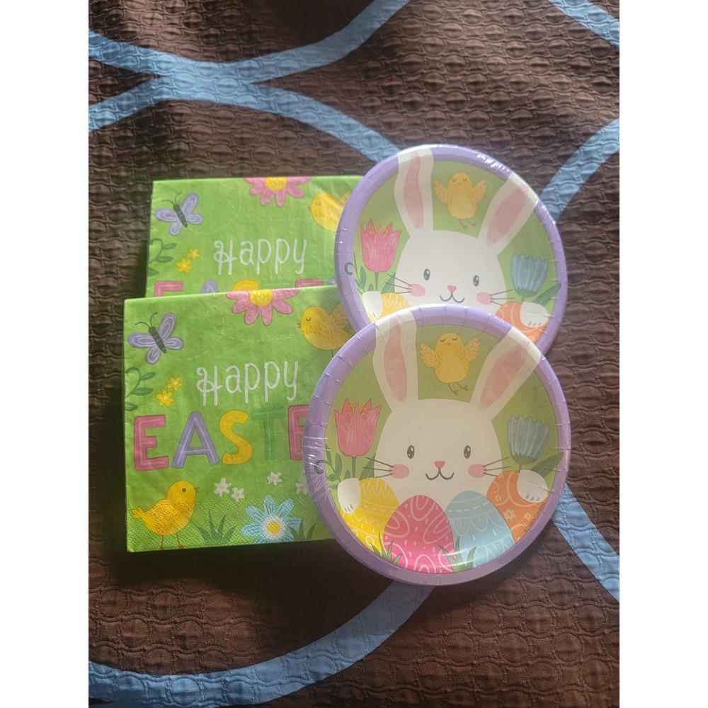 Easter Bunny Plates with Green Napins for 16‎ People